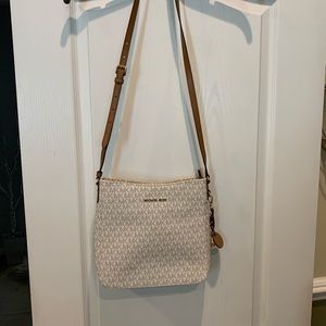Michael Kors Jet Set Travel Large Messenger